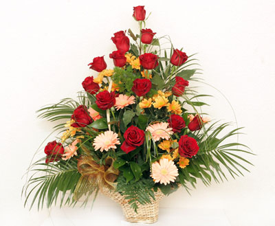  Ankara Anadolu �i�ek�i ma�azas�  sepet i�erisinde 9 adet g�l gerbera ve kir �i�ek