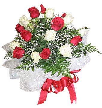  Ankara Anadolu �i�ek , �i�ek�i , �i�ek�ilik  12 adet kirmizi ve beyaz g�ller buket
