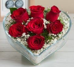 Kalp i�erisinde 7 adet k�rm�z� g�l  Ankara Anadolu �i�ek g�nderme sitemiz g�venlidir 