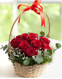 Sepet i�erisinde 12 adet k�rm�z� g�l  Ankara Anadolu �i�ek , �i�ek�i , �i�ek�ilik 