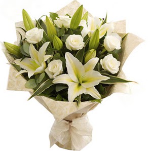  Ankara Anadolu anneler günü çiçek yolla  3 dal kazablanka ve 7 adet beyaz gül buketi