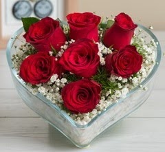 Kalp i�erisinde 7 adet k�rm�z� g�l  Ankara Anadolu �i�ek g�nderme sitemiz g�venlidir 