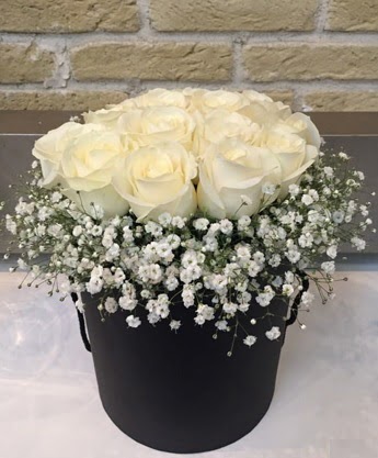 19 adet beyaz gülden görsel kutu çiçeği  Ankara Anadolu çiçek siparişi sitesi 